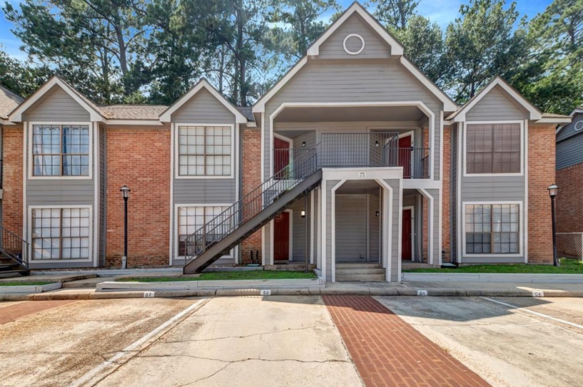 Sycamore Avenue D6 condominium exterior, Huntsville